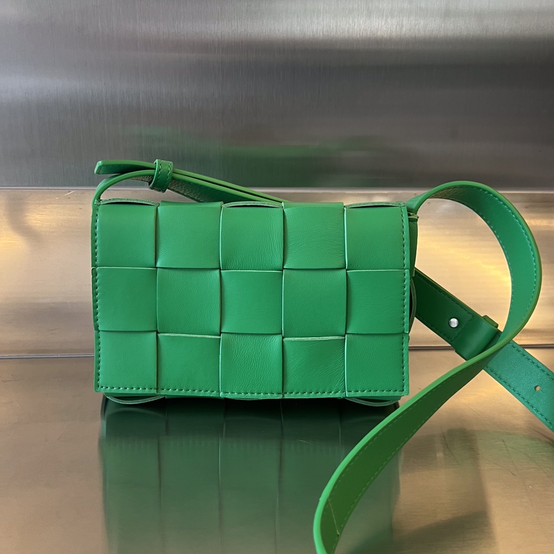 Small Cassette Intreccio Leather Cross-body Bag Green 